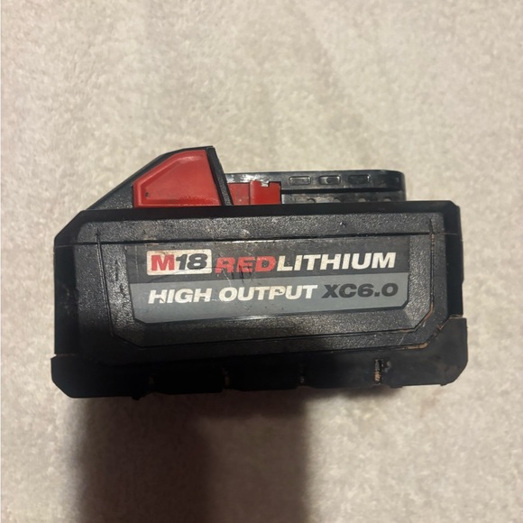 Milwaukee M18 REDLITHIUM High Output XC6.0 Battery - Picture 3 of 4